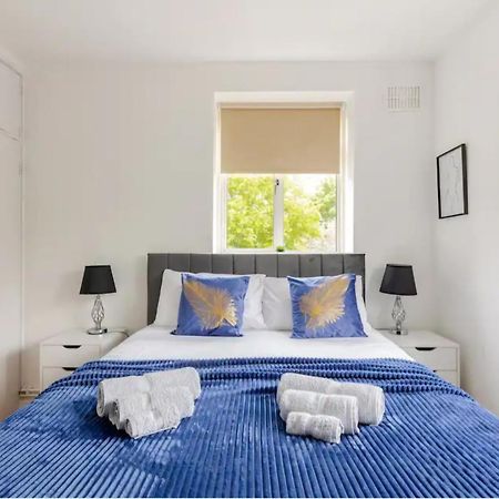 Spacious Two Bedroom Apartment In Battersea, Free Parking Лондон Екстериор снимка