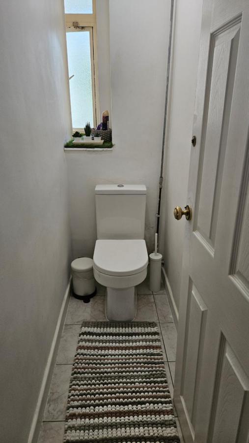 Spacious Two Bedroom Apartment In Battersea, Free Parking Лондон Екстериор снимка