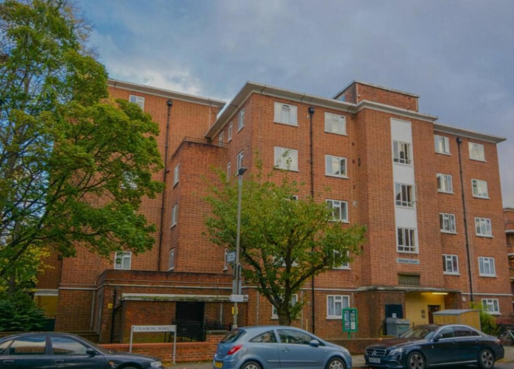 Spacious Two Bedroom Apartment In Battersea, Free Parking Лондон Екстериор снимка